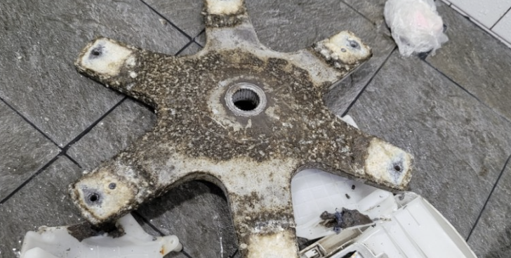 구미 세탁기청소 - 오염된 거미(스파이더)